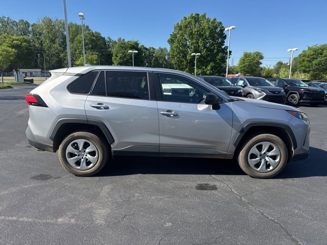 Used 2022 Toyota RAV4 LE AWD/4WD image 2