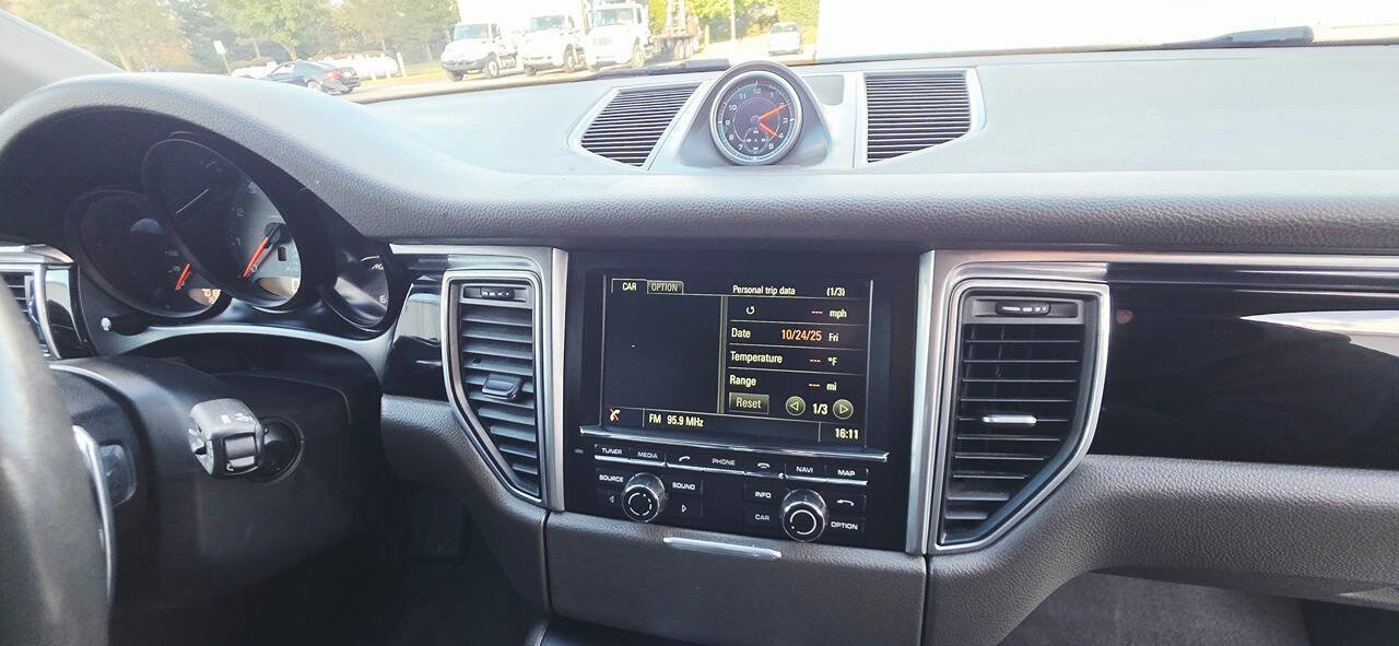 Used 2016 Porsche Macan S image 25