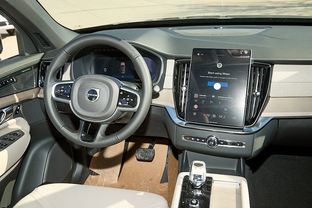 New 2026 Volvo XC90 B6 Plus w/ Protection Package image 26
