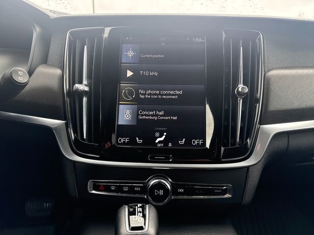 Used 2017 Volvo V90 T6 Cross Country image 26