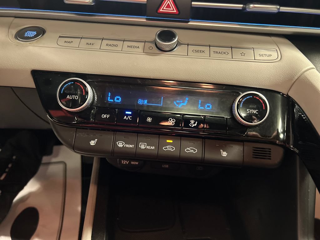 Used 2024 Hyundai Elantra Limited FWD image 17