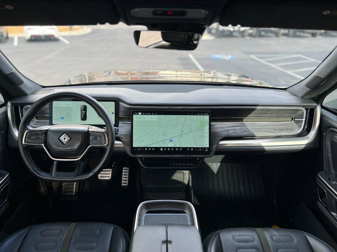 Used 2022 Rivian R1S Launch Edition image 16