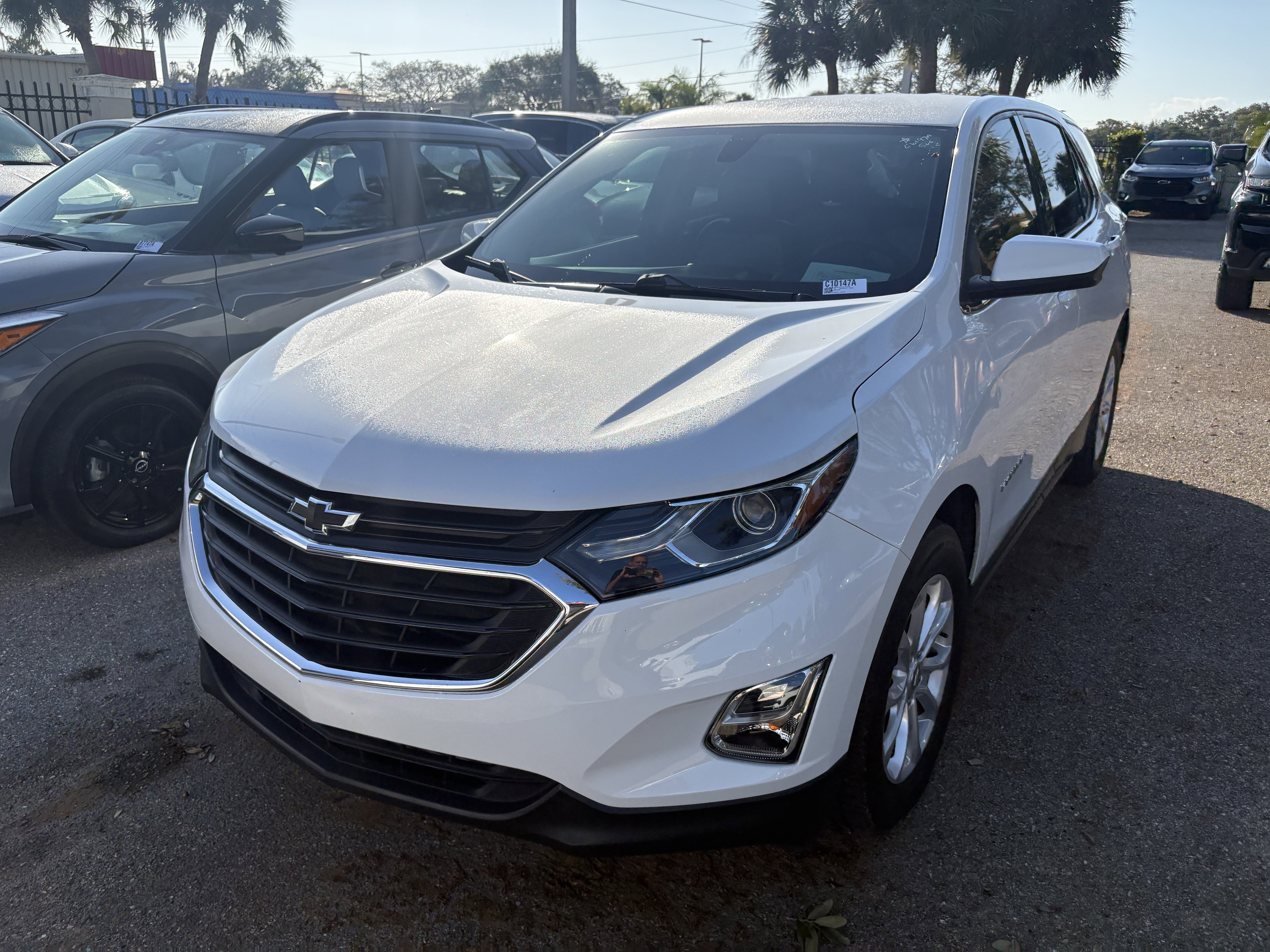 Used 2018 Chevrolet Equinox LT image 2