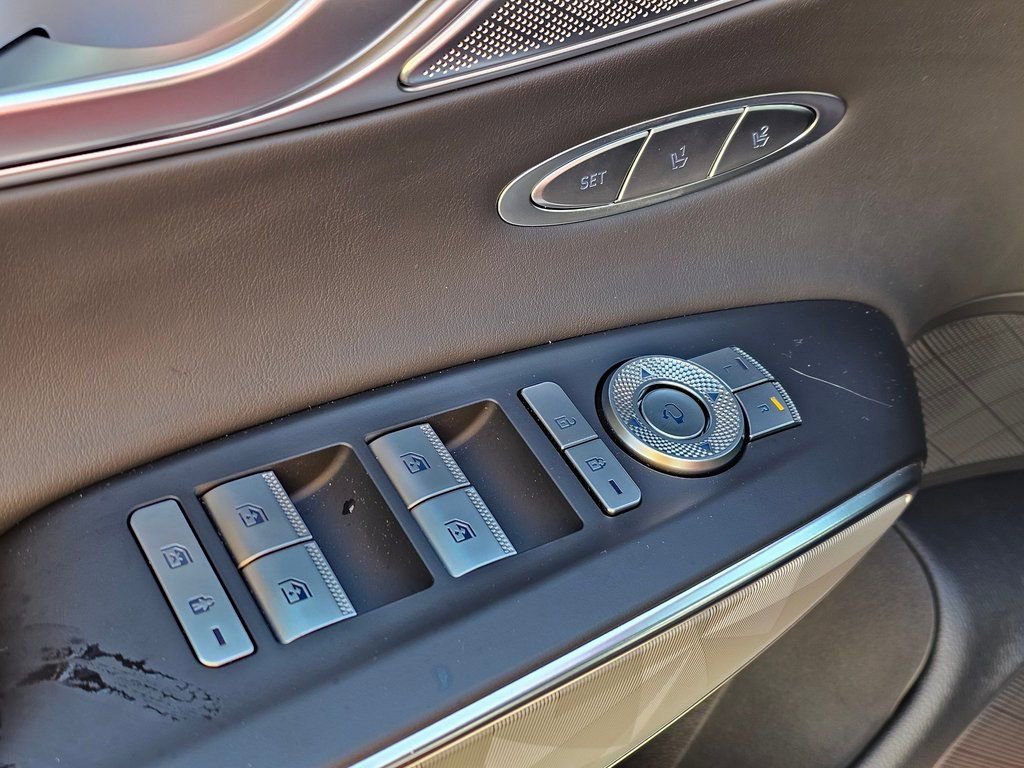 Used 2025 Genesis GV70 3.5T Sport w/ Sport Advanced Package image 32