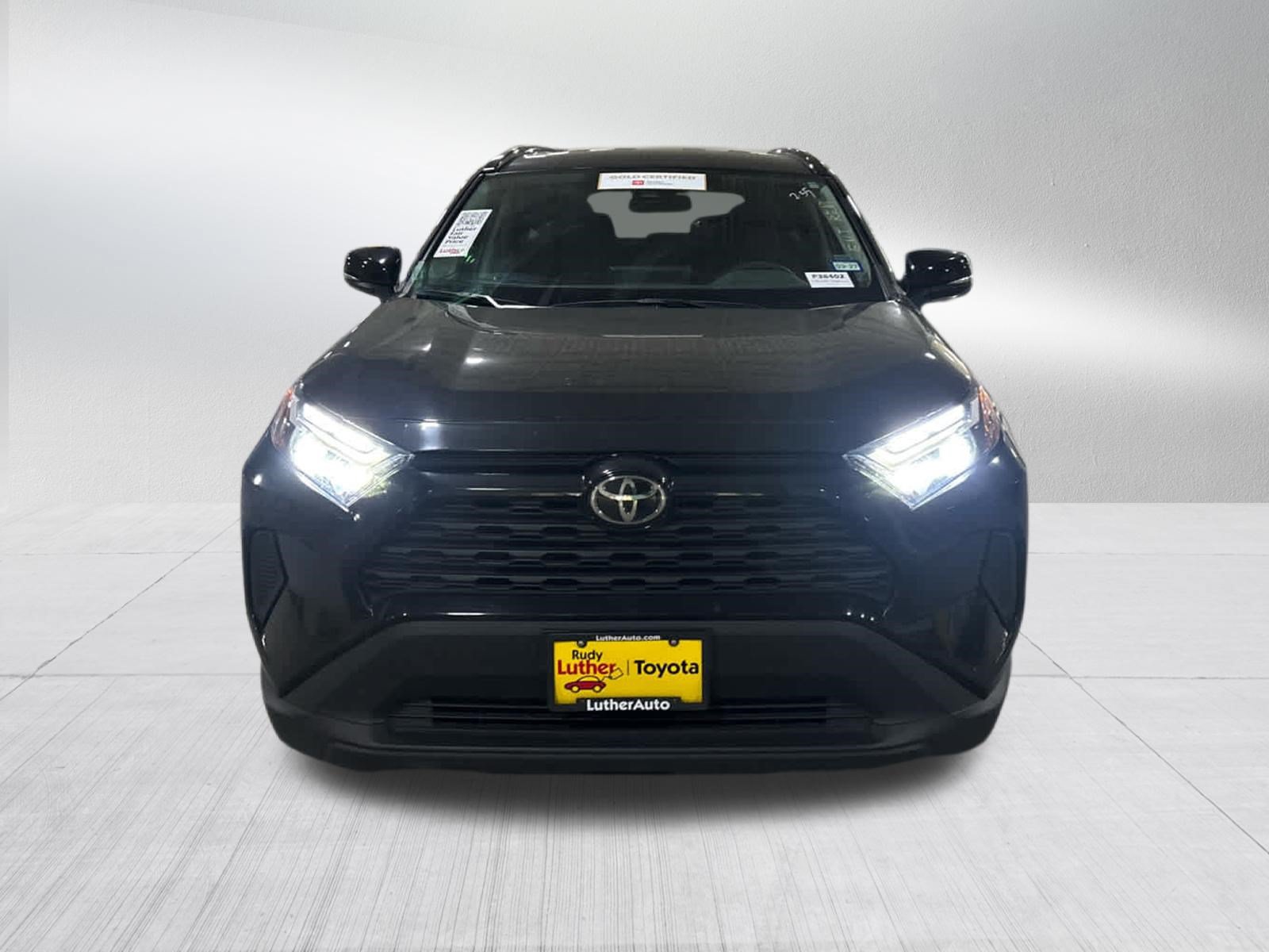Used 2025 Toyota RAV4 XLE AWD/4WD image 2