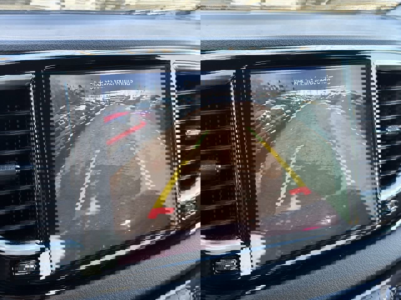 Used 2024 Chrysler Pacifica Touring-L image 17