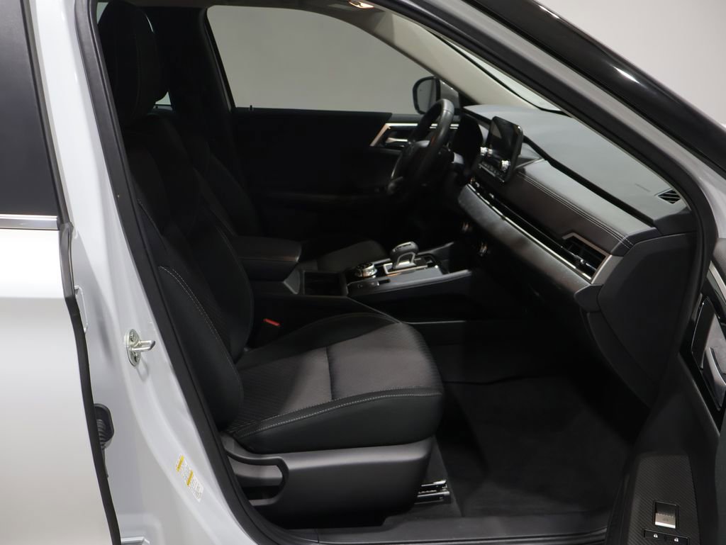 Used 2023 Mitsubishi Outlander ES AWD/4WD image 22