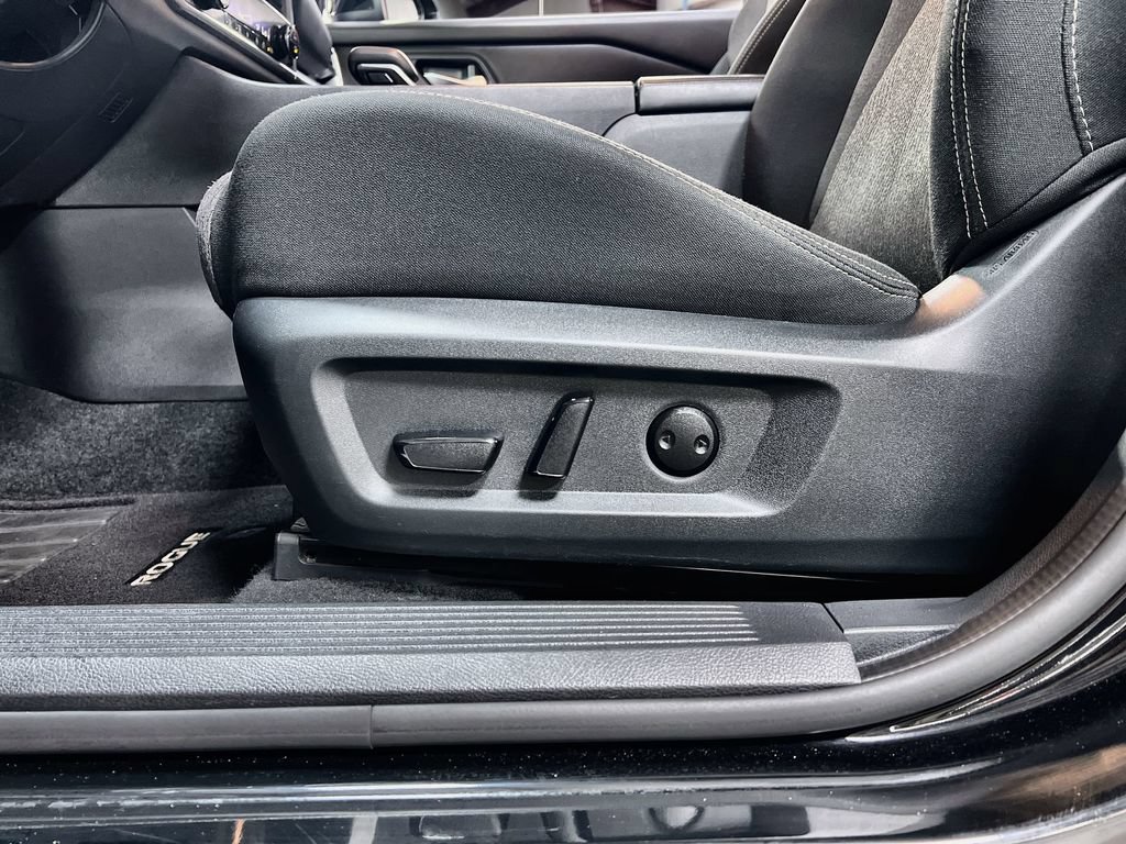 Used 2025 Nissan Rogue SV FWD image 13