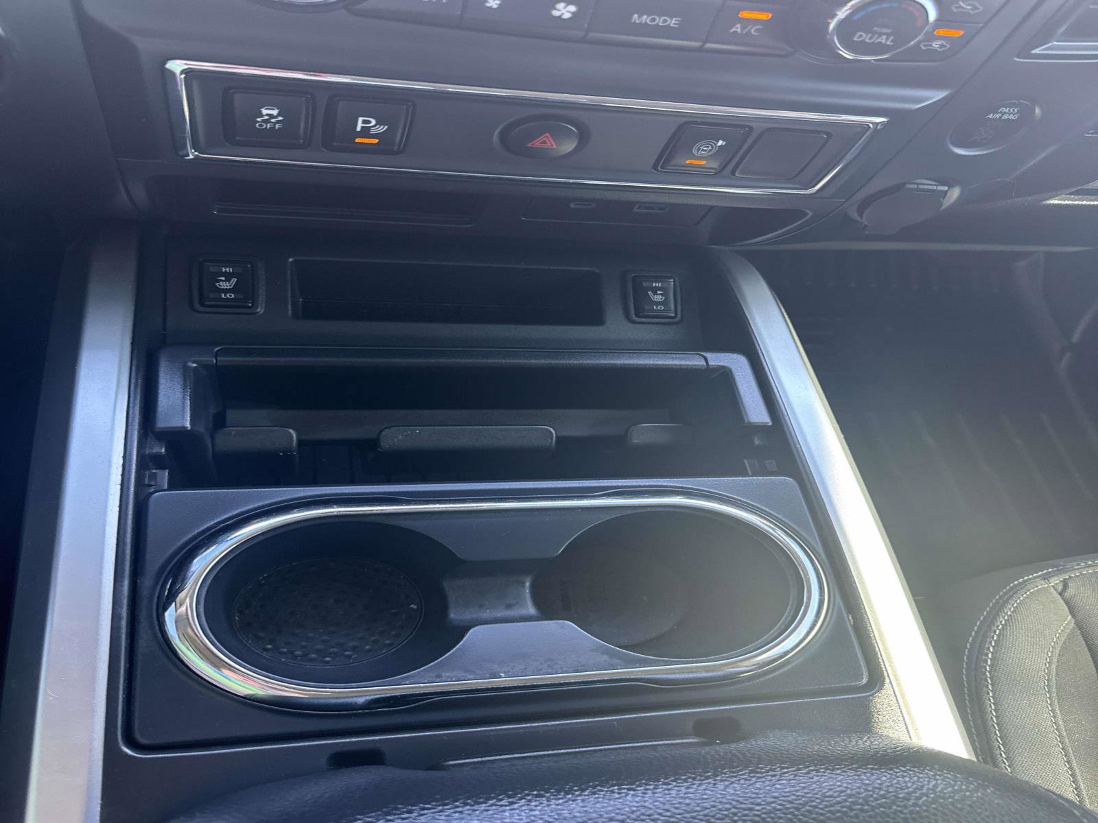 Used 2024 Nissan Titan SV w/ SV Convenience Package image 26