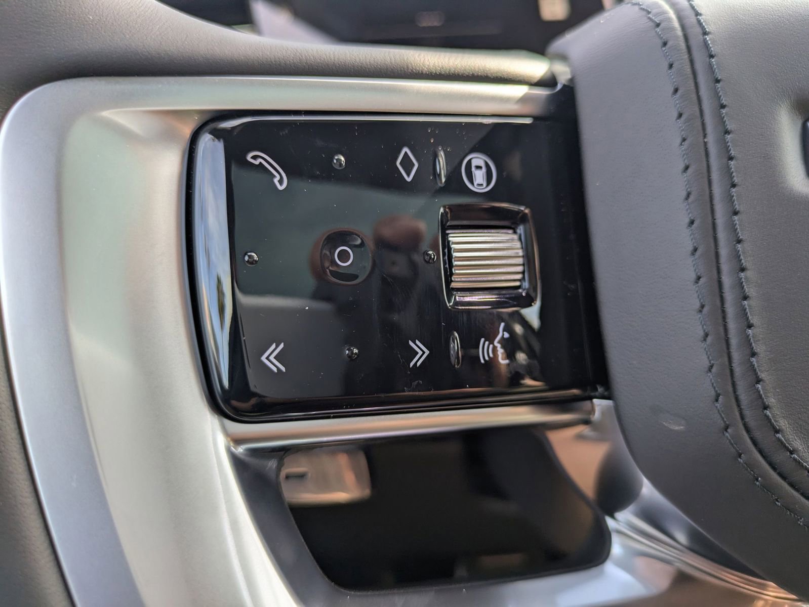 New 2026 Land Rover Range Rover Long Wheelbase SE image 14