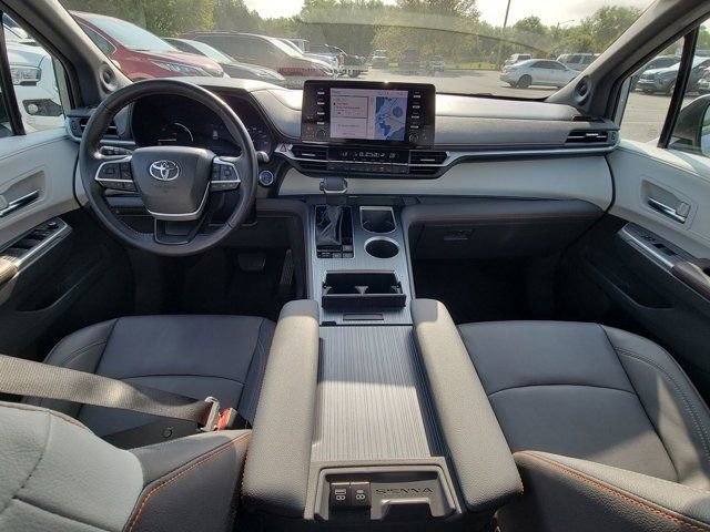 Used 2024 Toyota Sienna XSE w/ XSE Plus Package AWD/4WD image 2