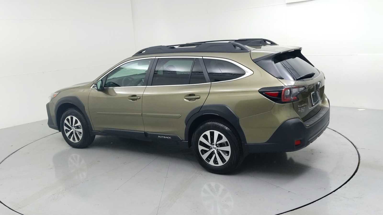 Certified 2025 Subaru Outback Premium AWD/4WD image 7