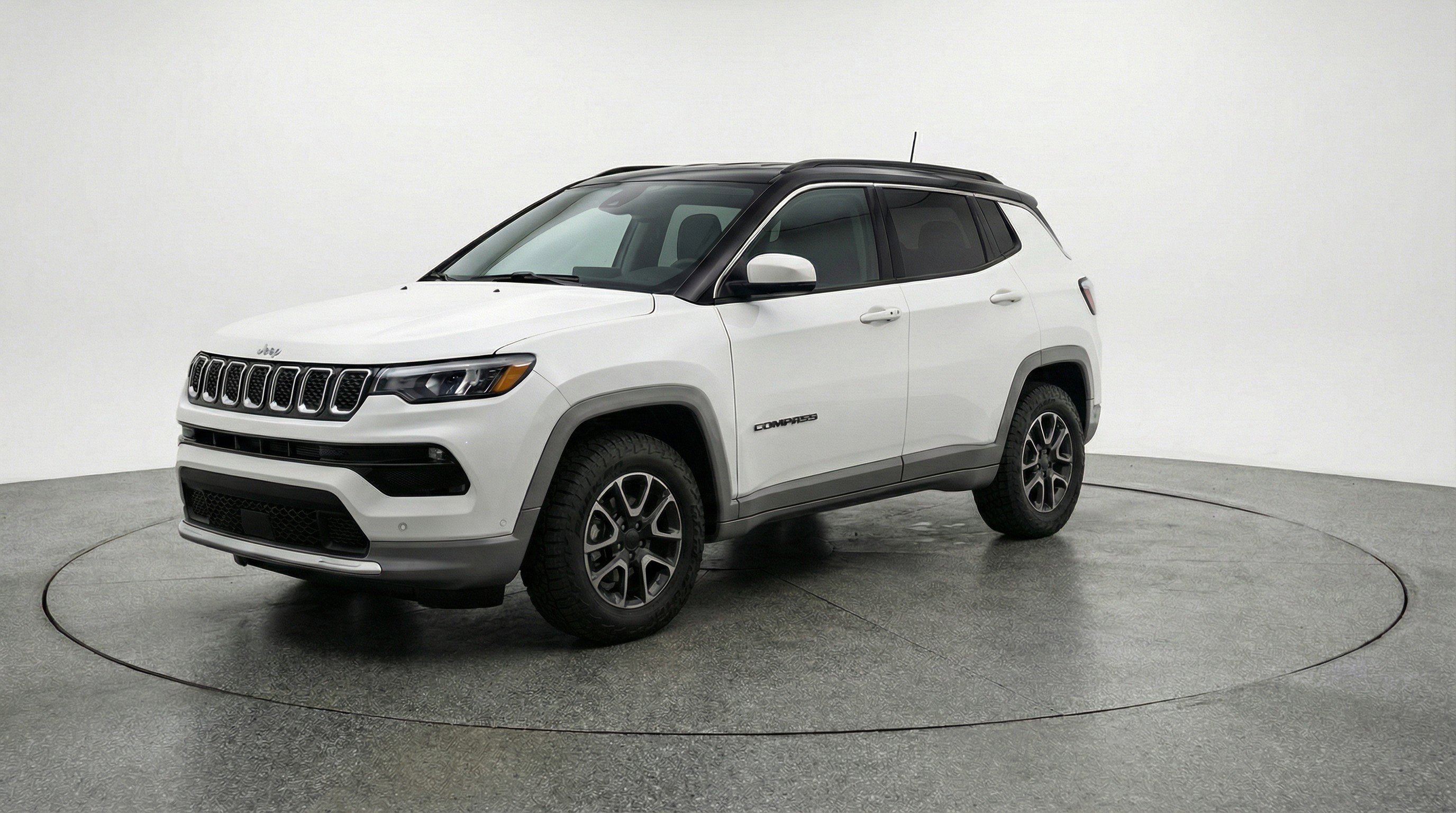 Used 2025 Jeep Compass Trailhawk image 3