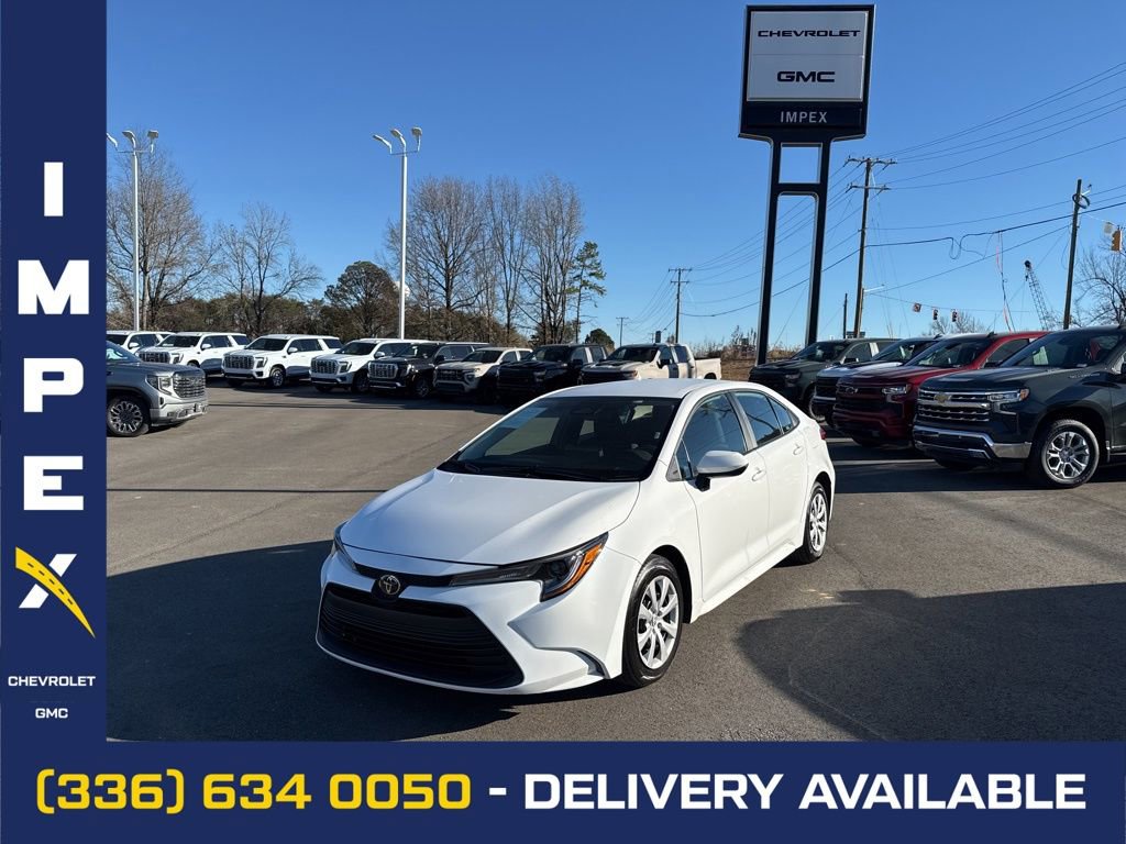 Used 2025 Toyota Corolla LE image 1