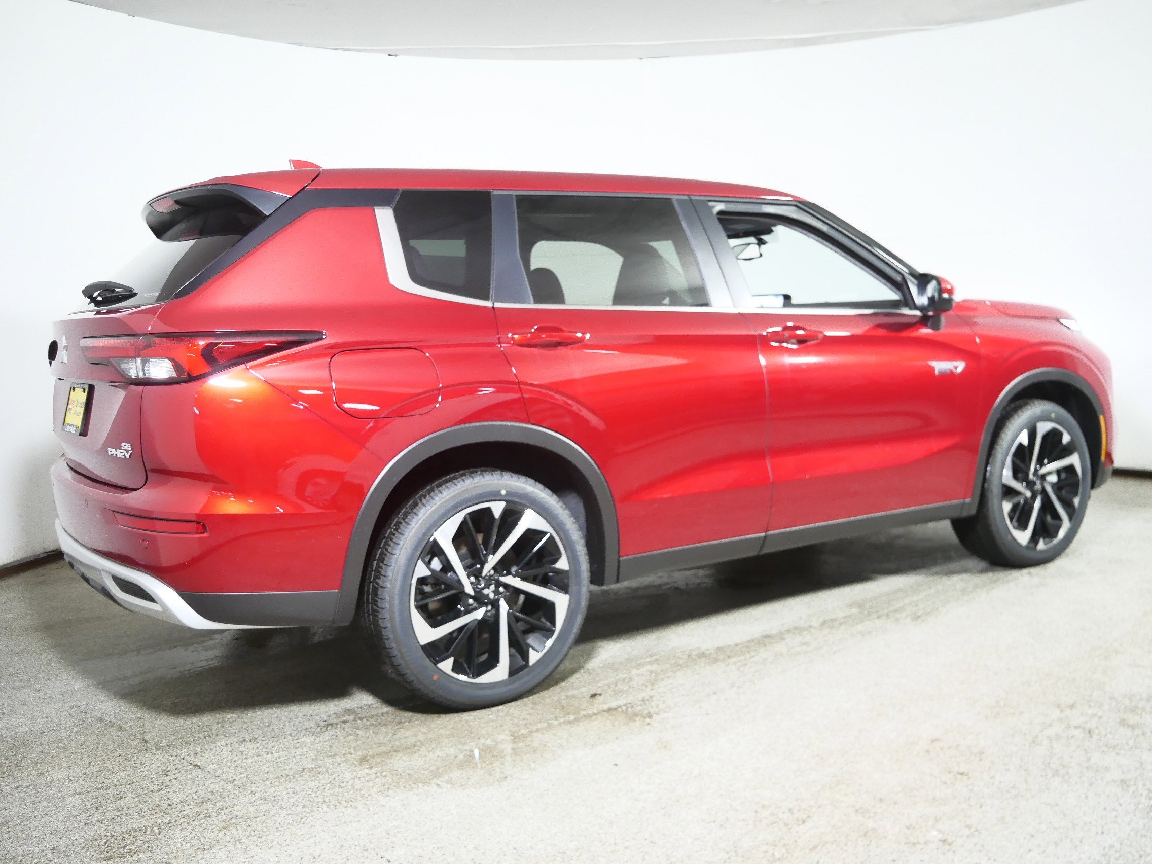 New 2025 Mitsubishi Outlander SE image 2