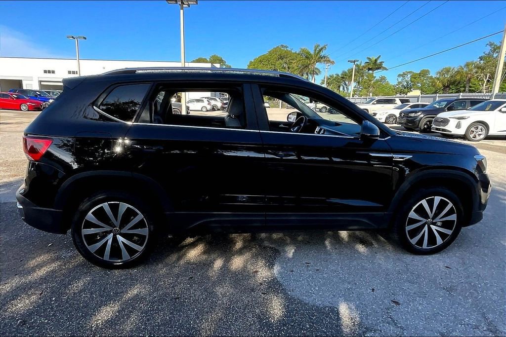 Certified 2023 Volkswagen Taos SE w/ Panoramic Sunroof Package image 4