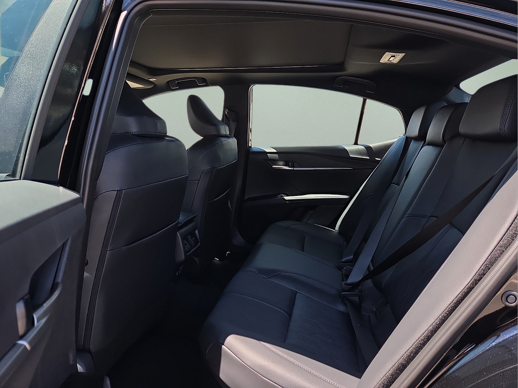 New 2026 Toyota Camry Hybrid FWD image 14