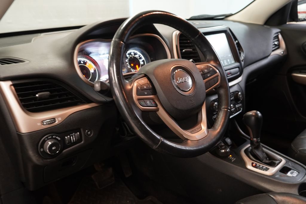 Used 2017 Jeep Cherokee Limited w/ Luxury Group image 6