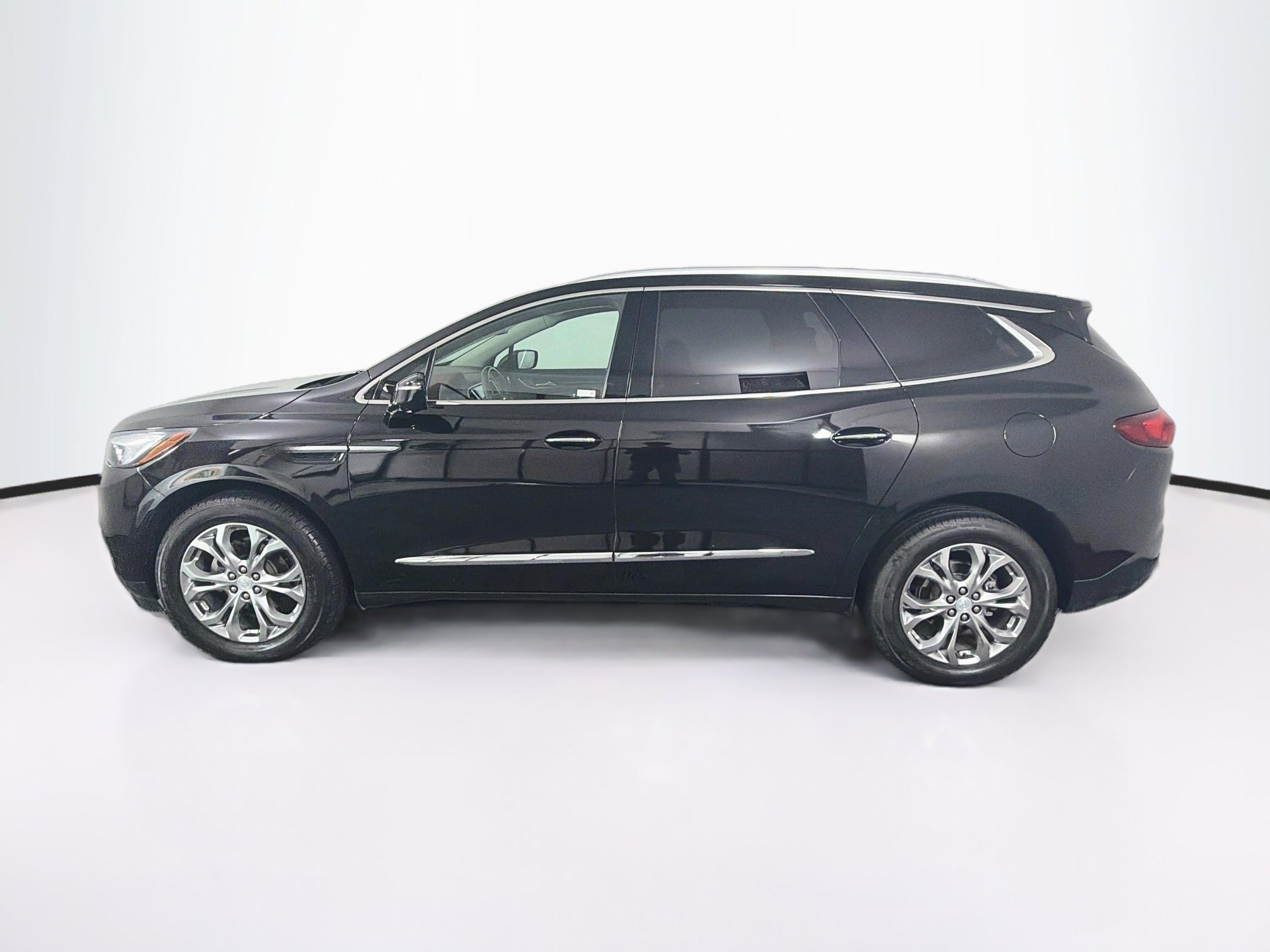 Used 2018 Buick Enclave Avenir w/ Avenir Technology Package FWD image 4