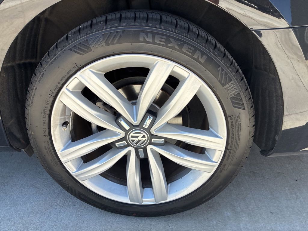 Used 2017 Volkswagen Passat 1.8T SEL Premium FWD image 8
