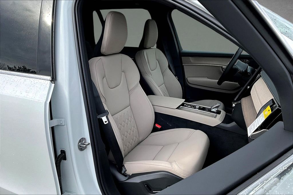 New 2026 Volvo XC90 B6 Plus w/ Protection Package Premier AWD/4WD image 10