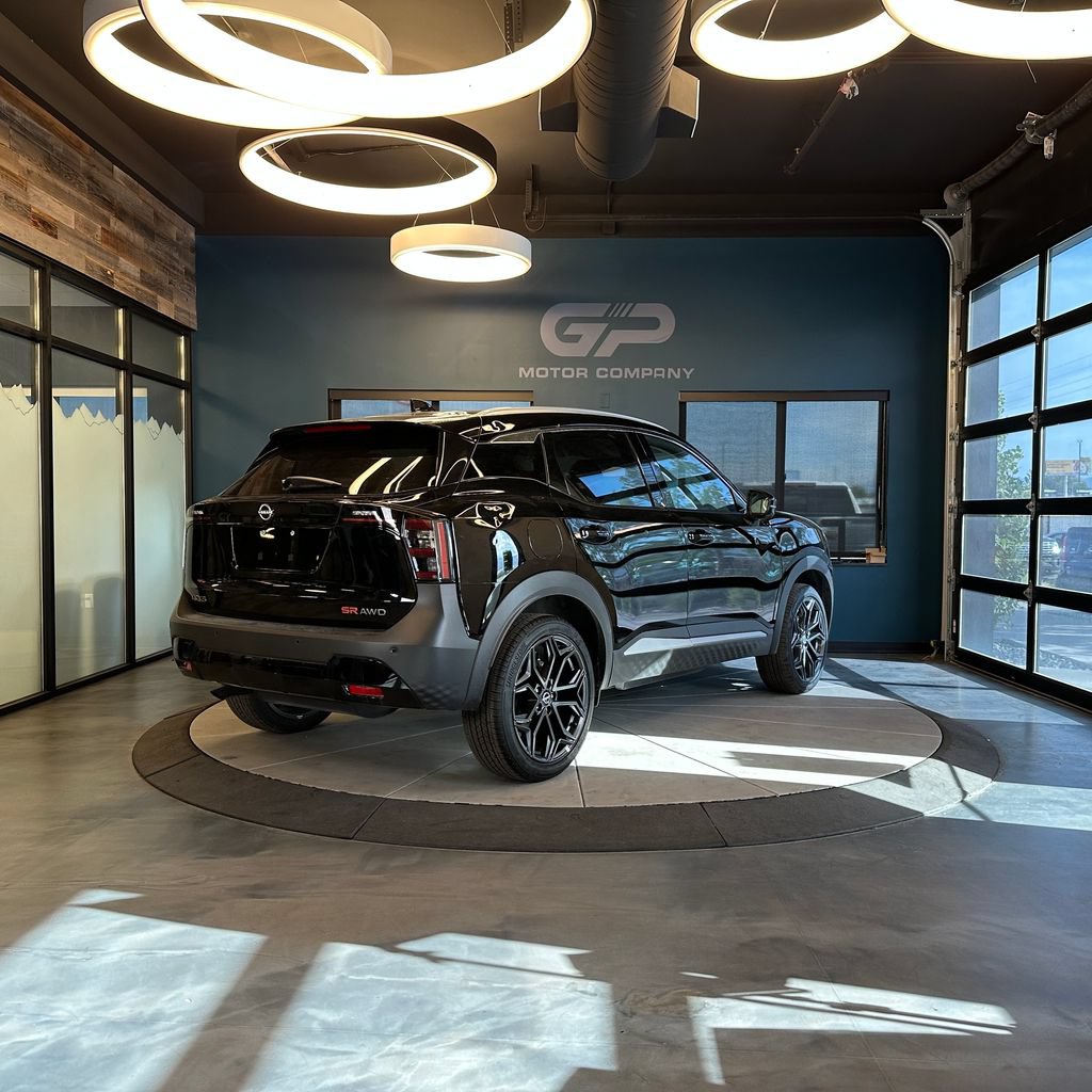 Used 2026 Nissan Kicks SR AWD/4WD image 3