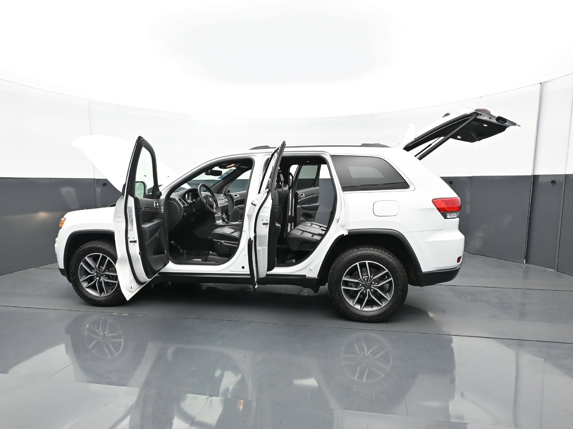Used 2019 Jeep Grand Cherokee Limited w/ Trailer Tow Group IV AWD/4WD image 34