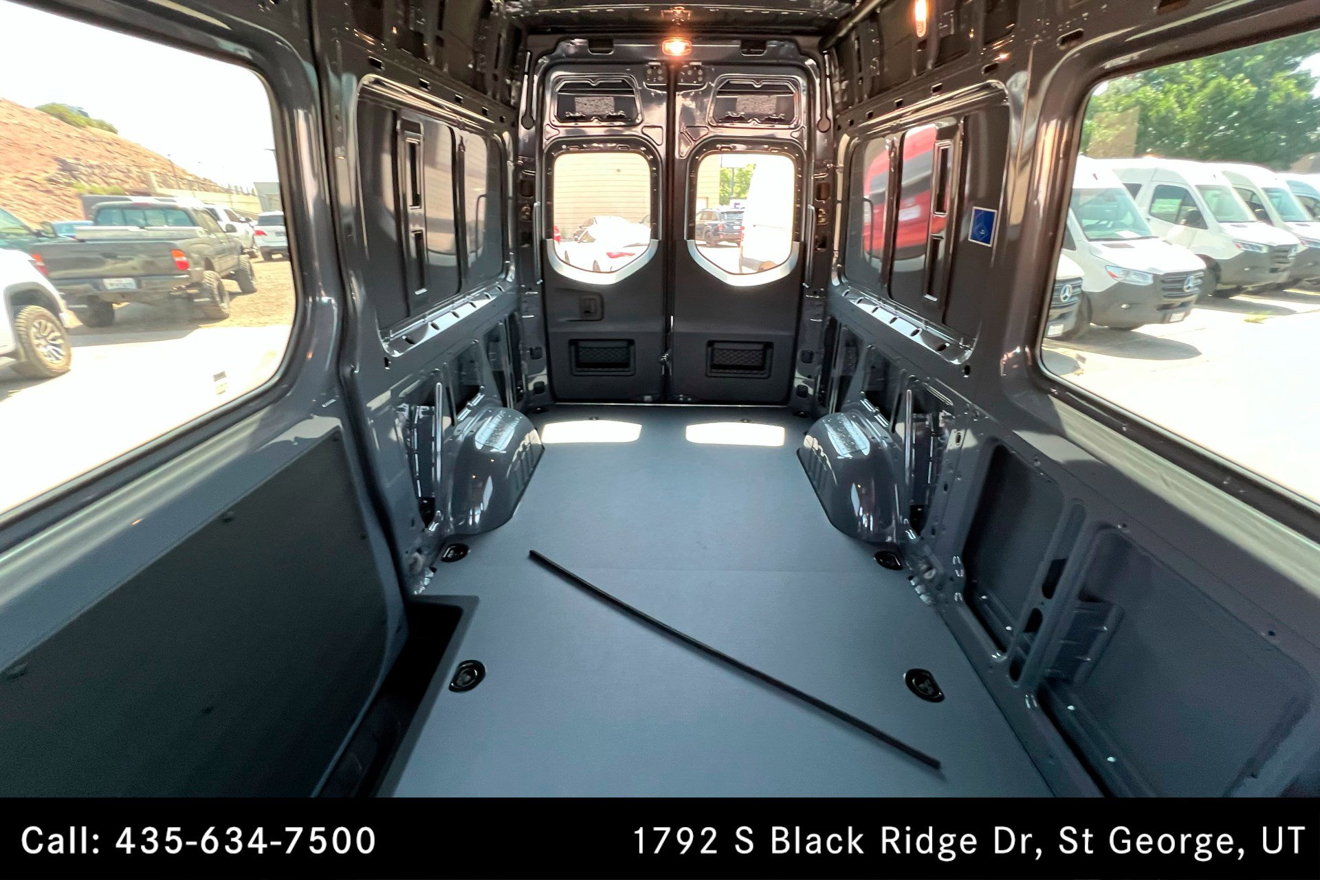 Used 2025 Mercedes-Benz Sprinter 2500 image 23