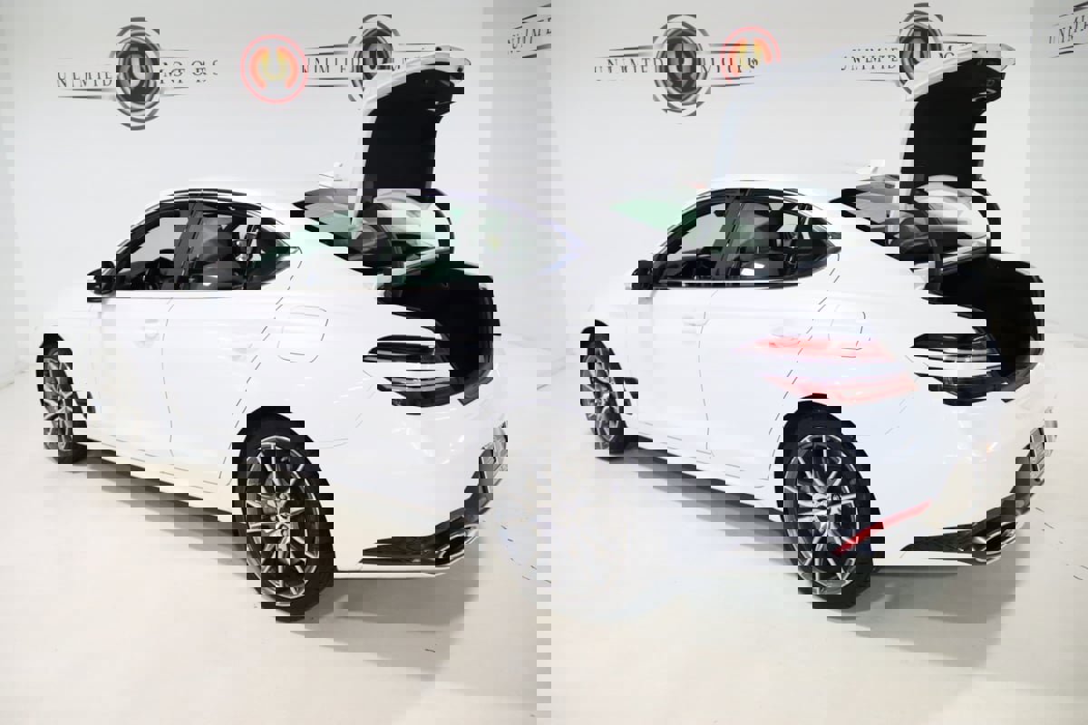 Used 2024 Genesis G70 2.5T image 25