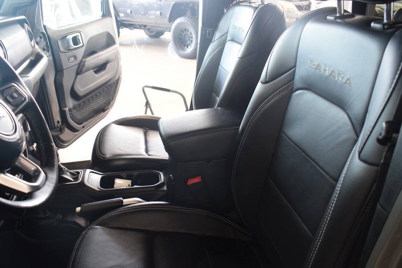 Used 2018 Jeep Wrangler Unlimited Sahara AWD/4WD image 31