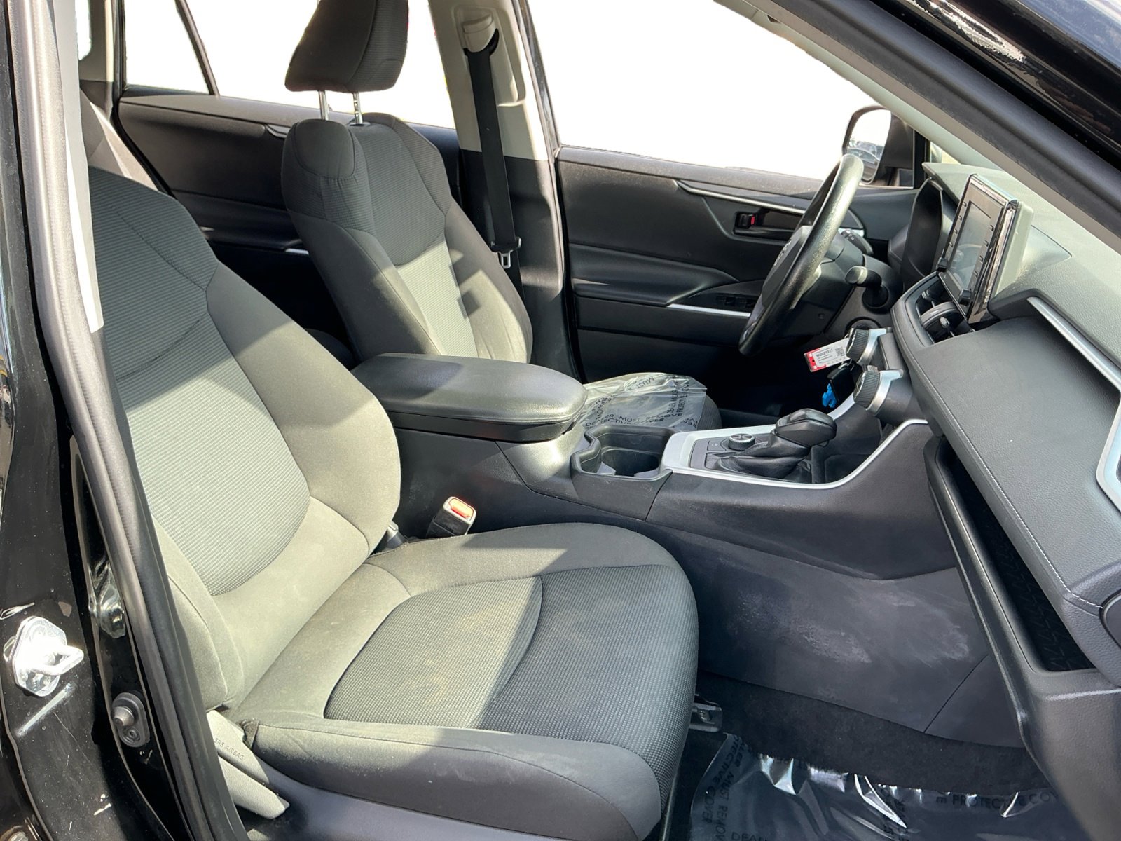 Used 2021 Toyota RAV4 LE image 15