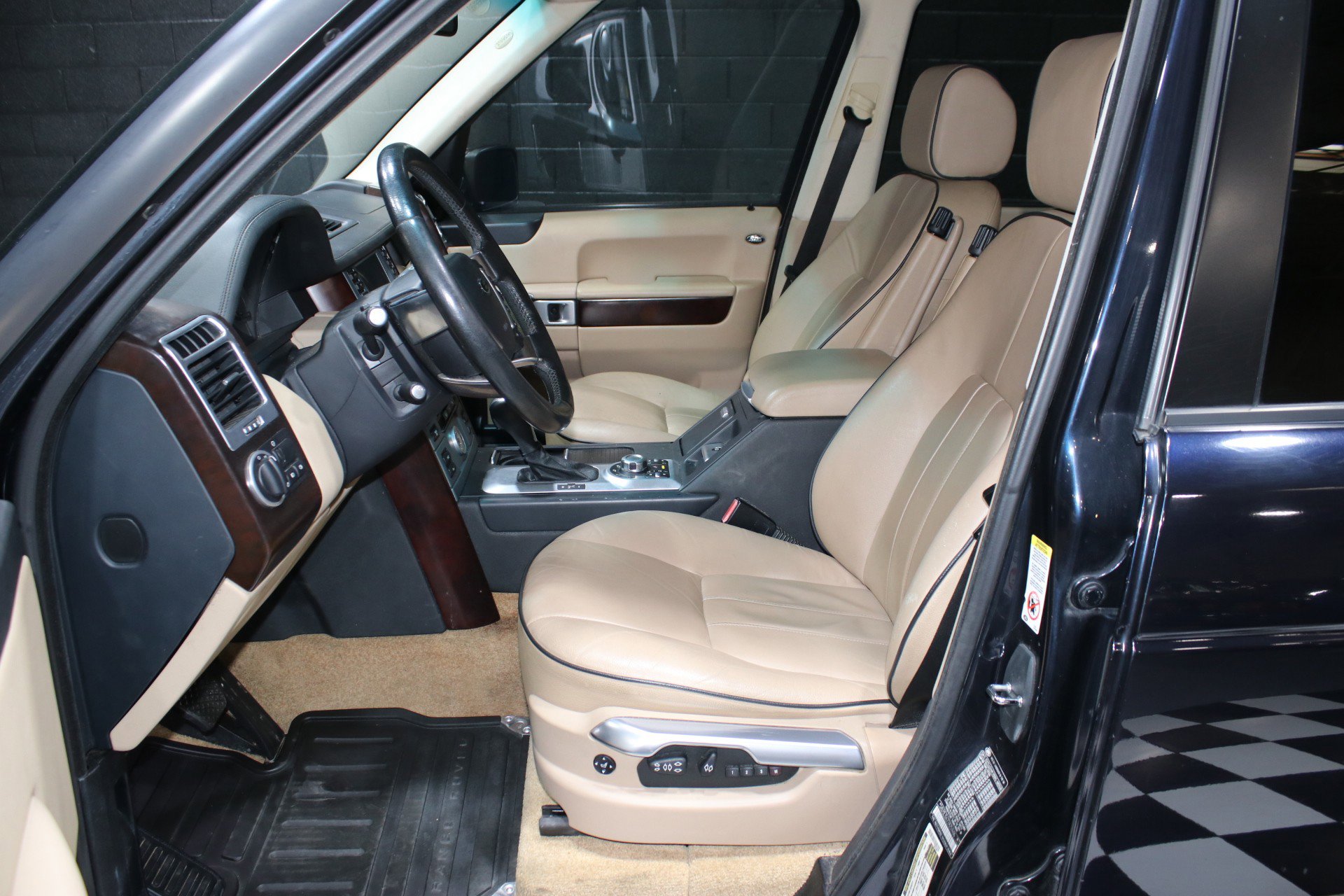 Used 2007 Land Rover Range Rover HSE image 40