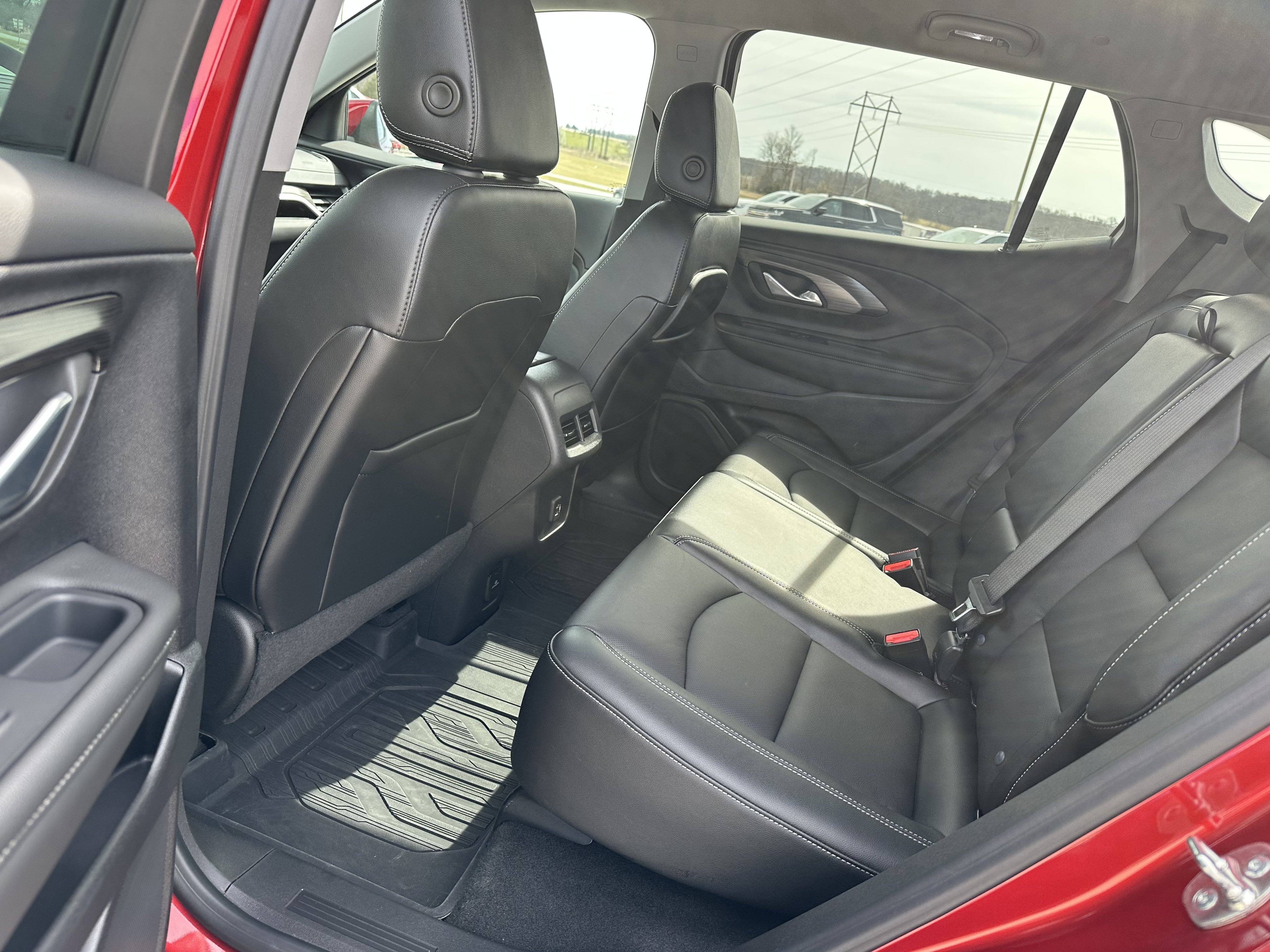 Used 2024 GMC Terrain SLT w/ Infotainment Package II image 23