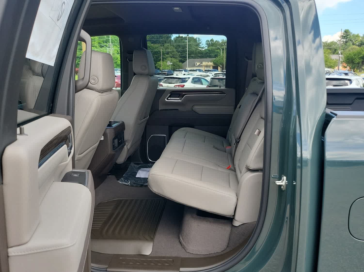 New 2026 Chevrolet Silverado 3500 LT w/ All Star Edition AWD/4WD image 7