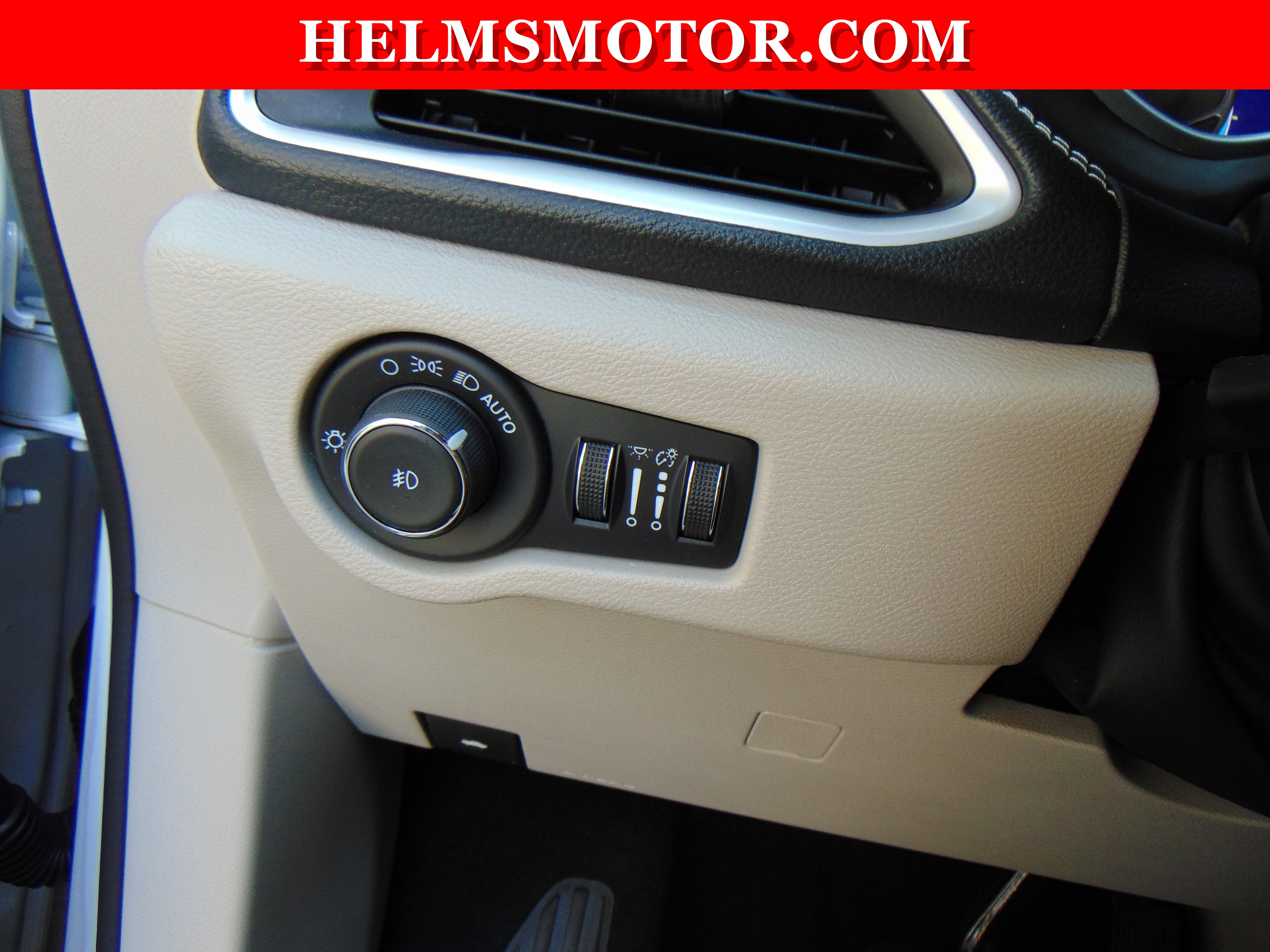 Certified 2024 Chrysler Pacifica Touring-L FWD image 18