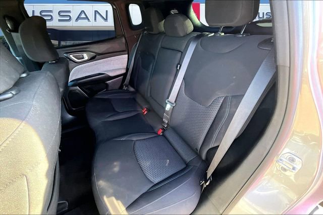 Used 2023 Jeep Compass Sport image 19