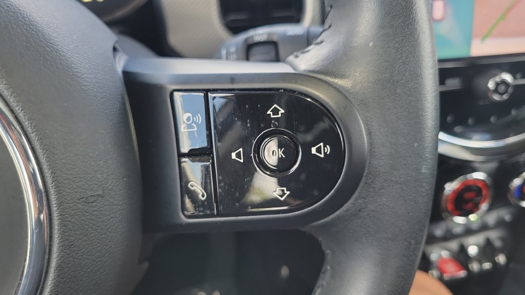 Used 2024 MINI Cooper 4-Door Hardtop FWD image 21