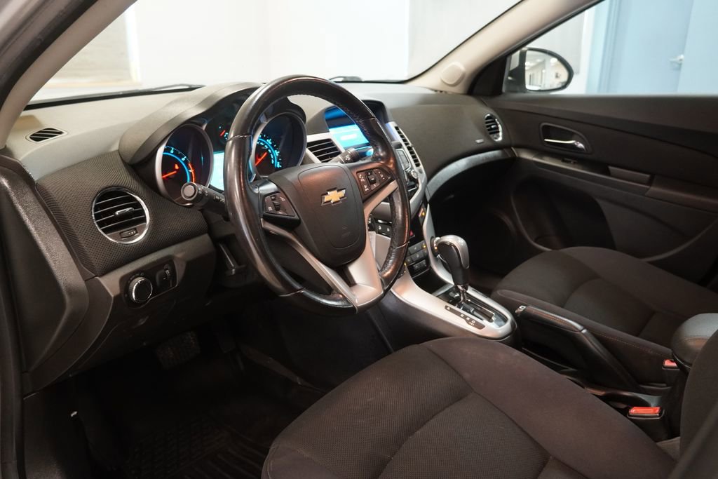 Used 2013 Chevrolet Cruze LT image 6