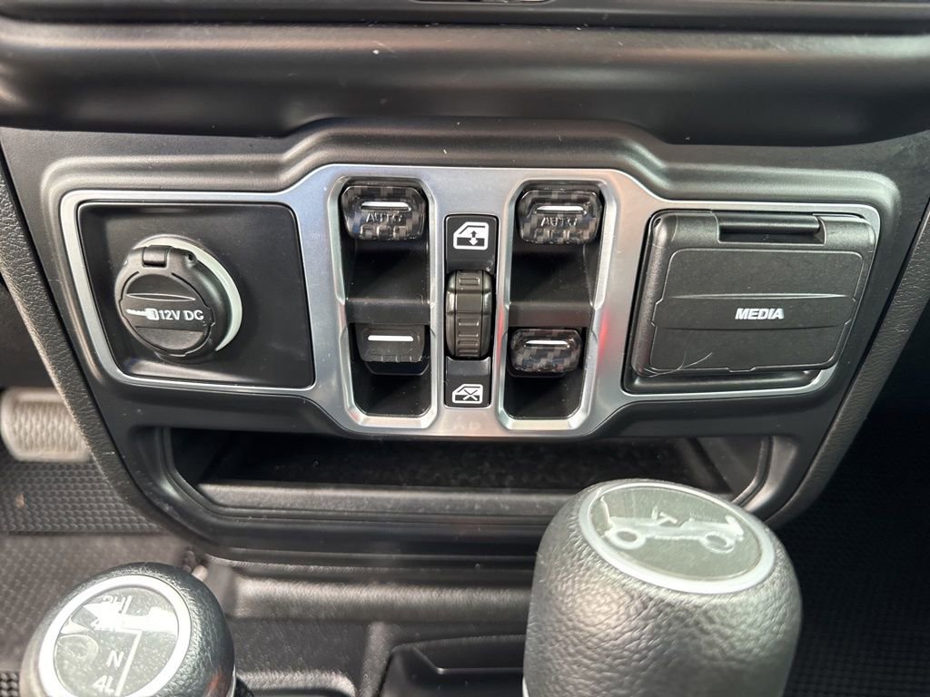 Used 2020 Jeep Wrangler Unlimited Sahara AWD/4WD image 35