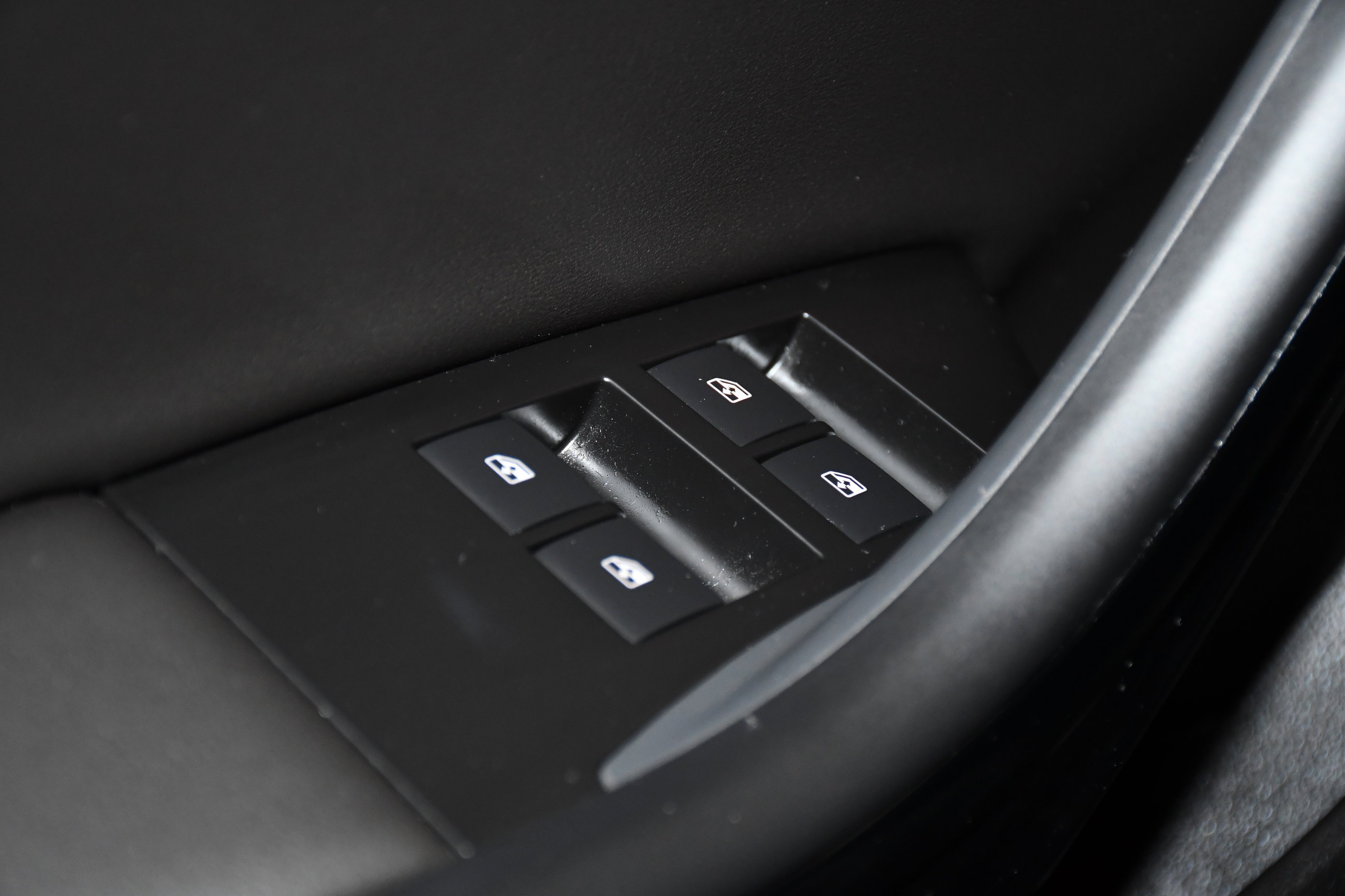 Used 2018 Buick Cascada Sport Touring w/ Dark Effects Package image 39