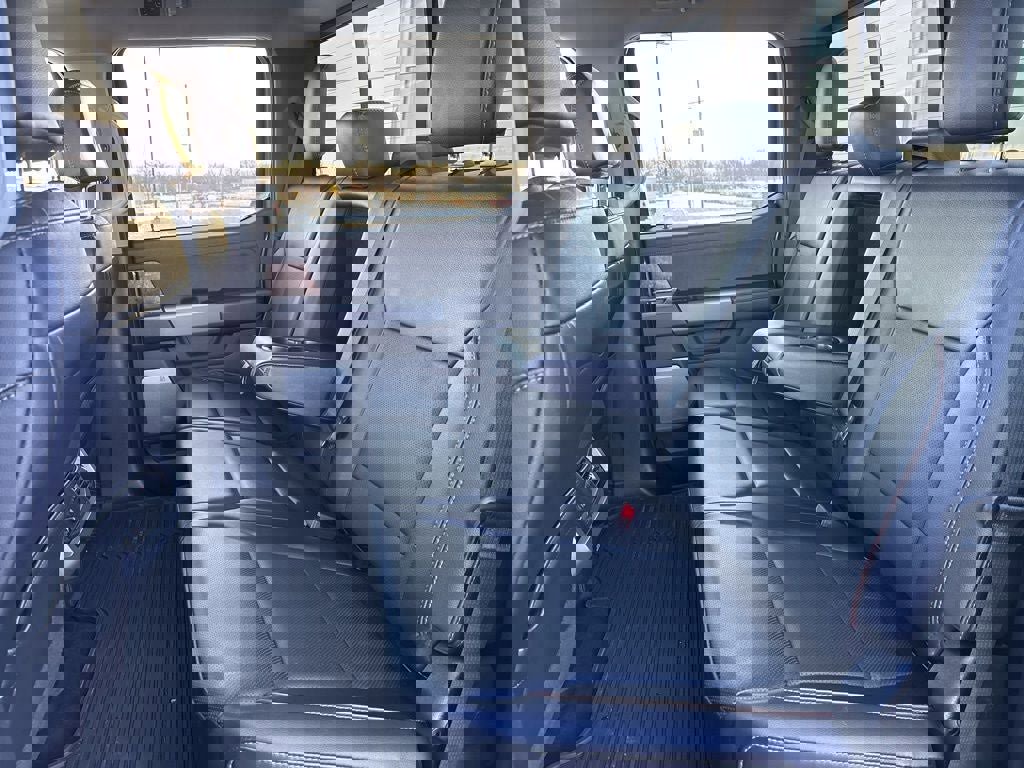 Used 2024 Ford F250 Lariat w/ Black Appearance Package image 15