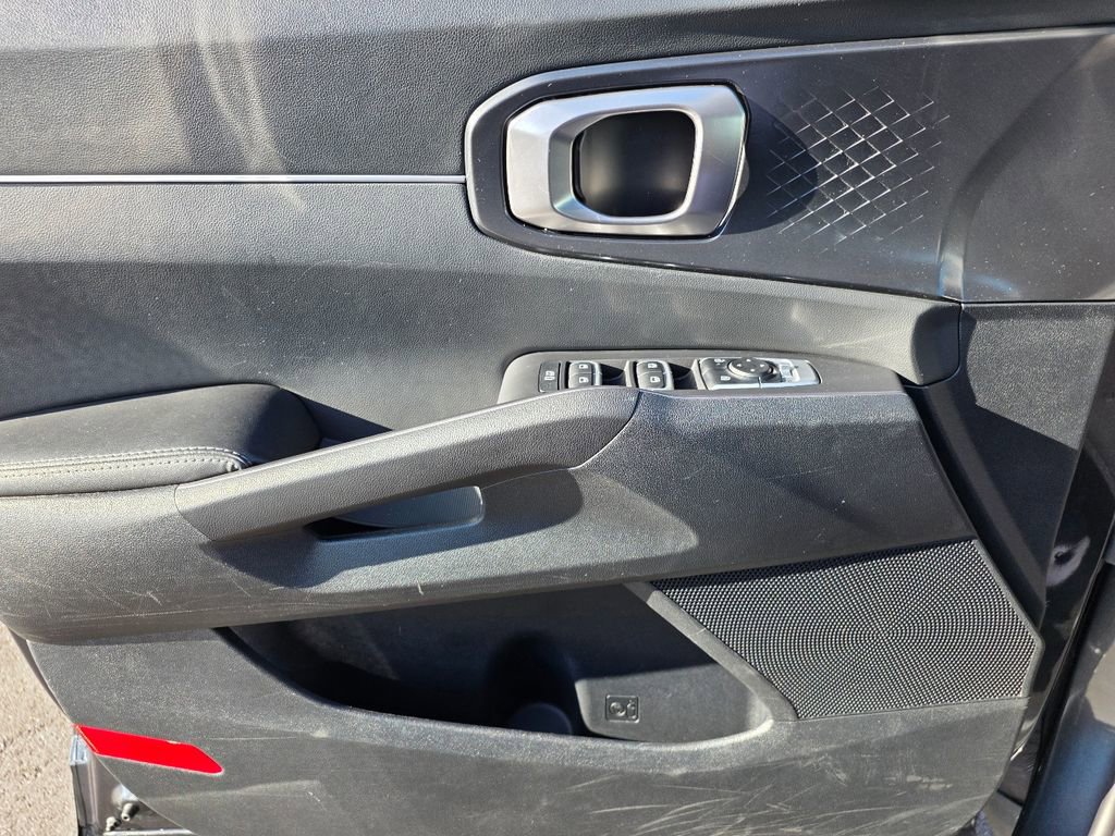 Used 2024 Kia Sorento S image 25