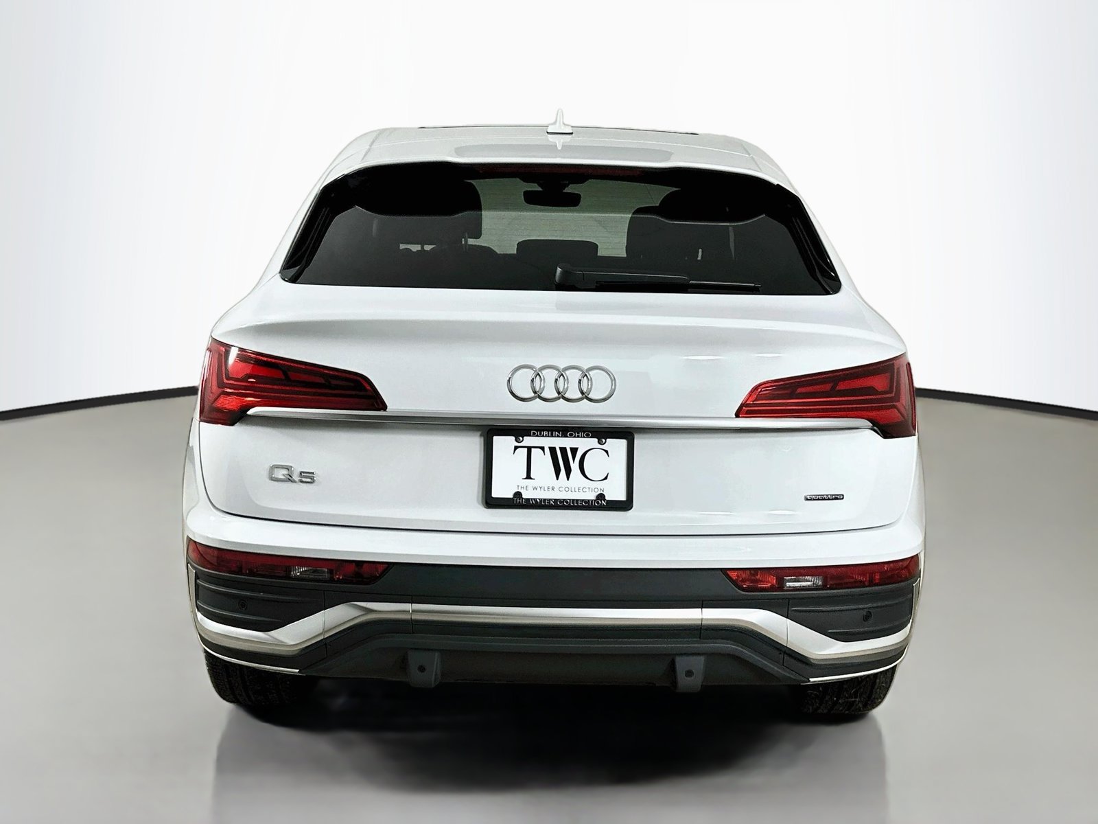 Used 2025 Audi Q5 2.0T Premium Plus w/ Premium Plus Package AWD/4WD image 6