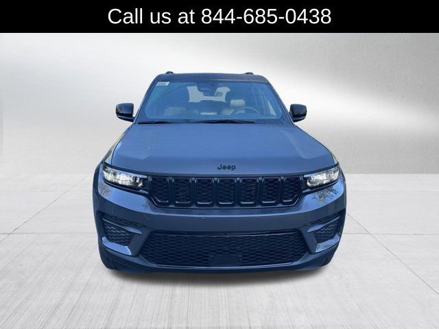 New 2025 Jeep Grand Cherokee Laredo image 2