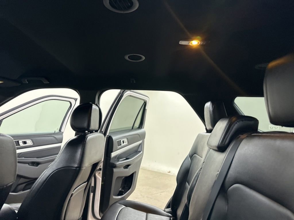 Used 2017 Ford Explorer XLT w/ Equipment Group 202A image 30