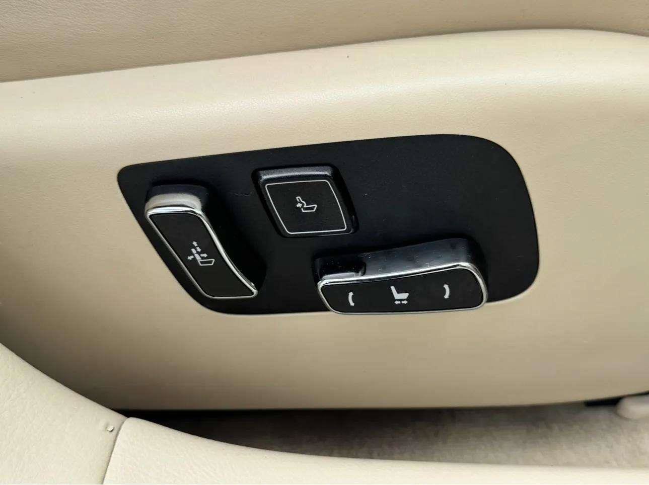Used 2016 Lexus LS 460 w/ Comfort Package RWD image 55