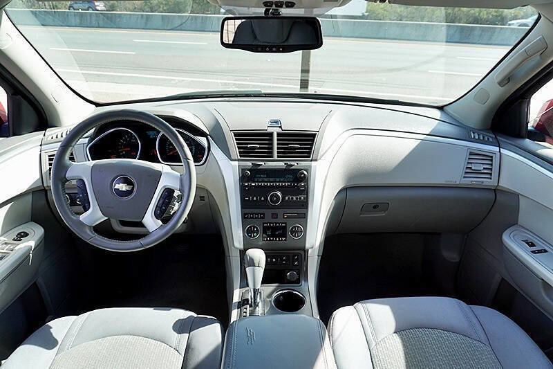 Used 2012 Chevrolet Traverse LT image 21