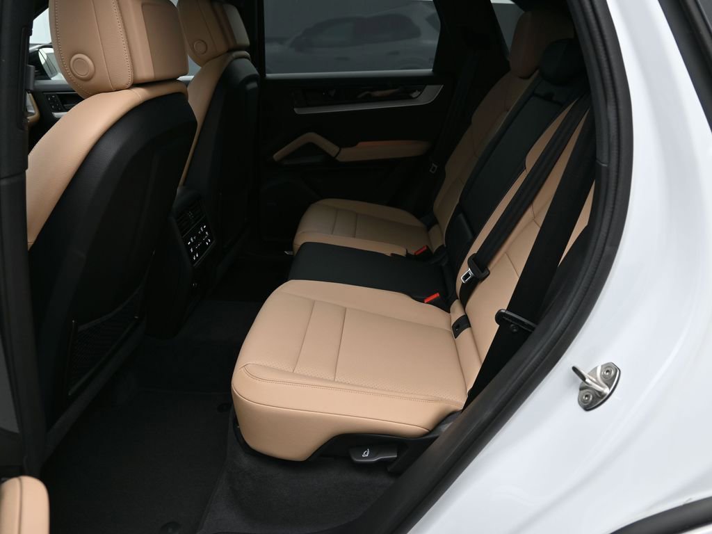 Used 2025 Porsche Cayenne E-Hybrid image 17