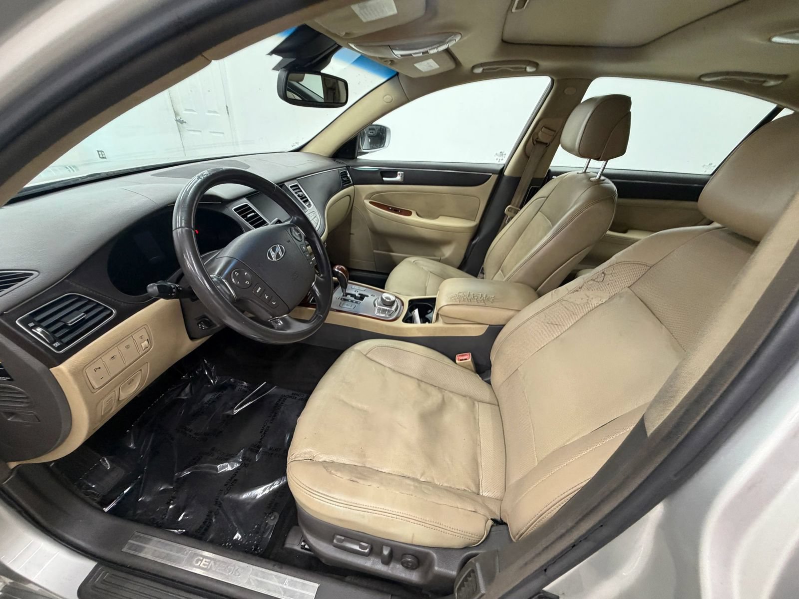 Used 2012 Hyundai Genesis 3.8 w/ Premium Pkg RWD image 13