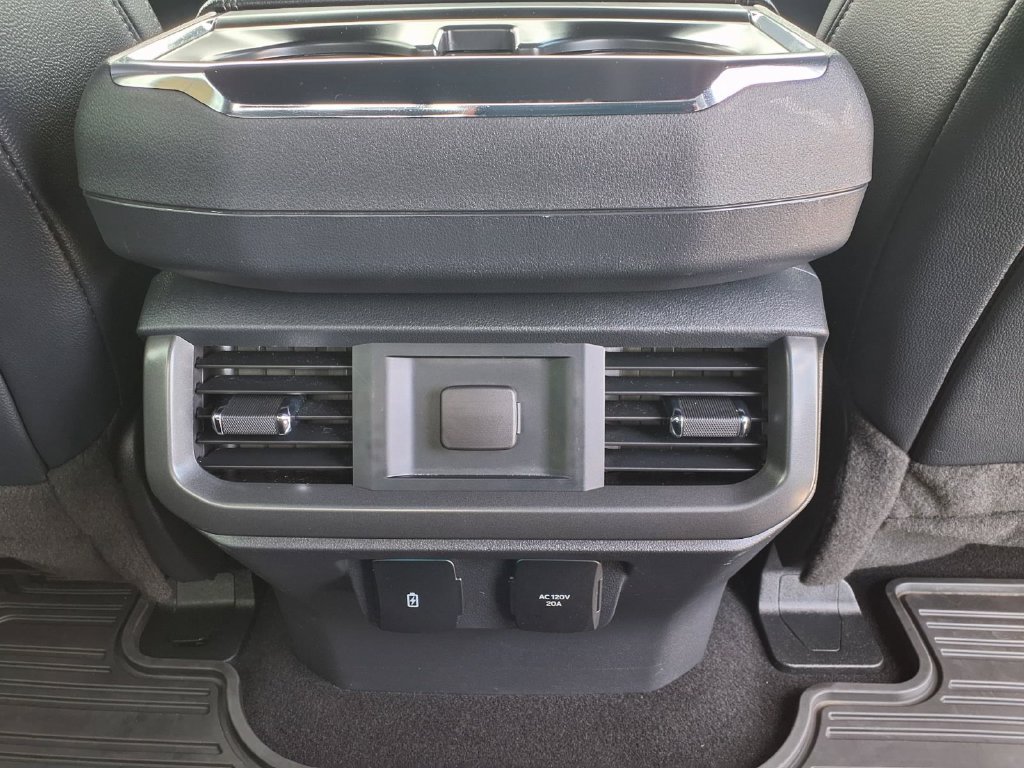 Used 2024 Ford F150 Lariat AWD/4WD image 18